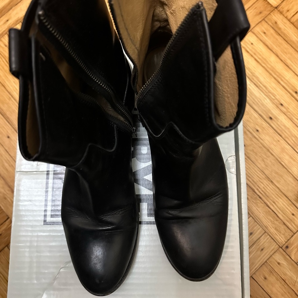 Women’s Frye zippered boot